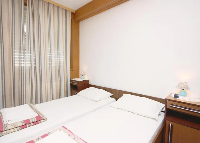 With A Parking Space - 5122