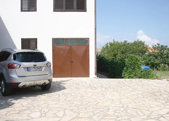 With A Parking Space - 5122 * מורטר