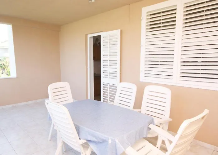 With A Parking Space - 5122