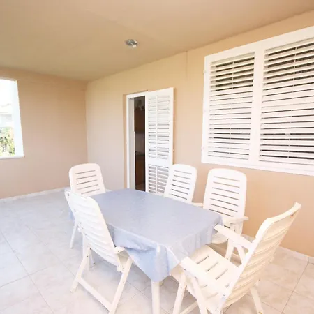 With A Parking Space - 5122