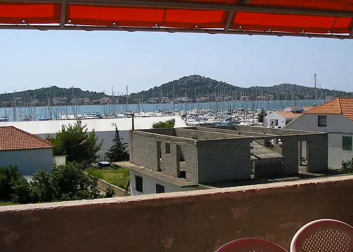 With A Parking Space - 5122 Apartman Murter