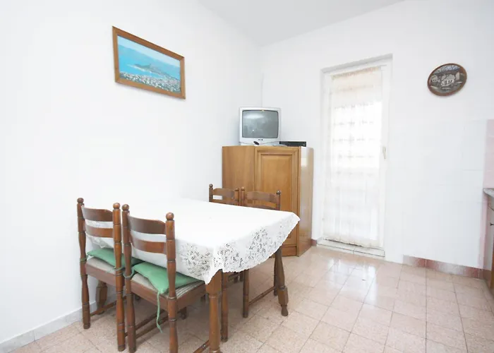 With A Parking Space - 5122 *